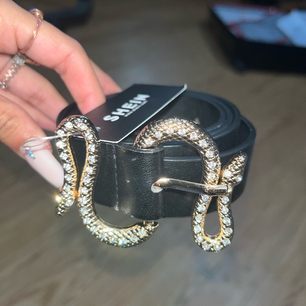 Snake buckle belt